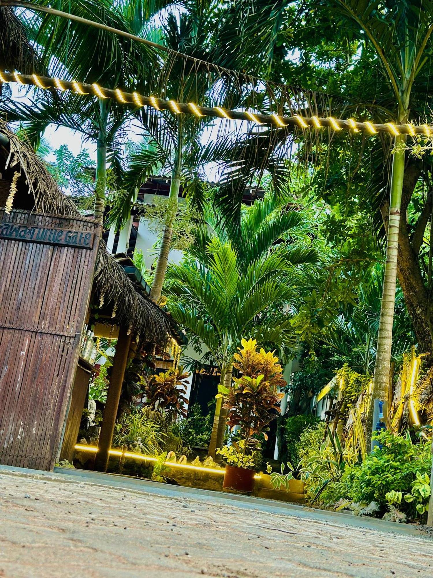 Rekawa Turtle Gate Hotel Tangalle Esterno foto